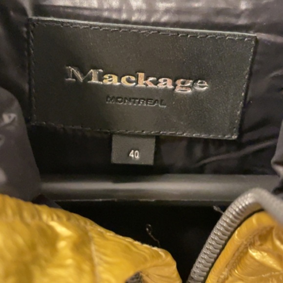 The super glowy golden colour jacket by Mackage. The size is M.Super comfortable - Picture 2 of 5